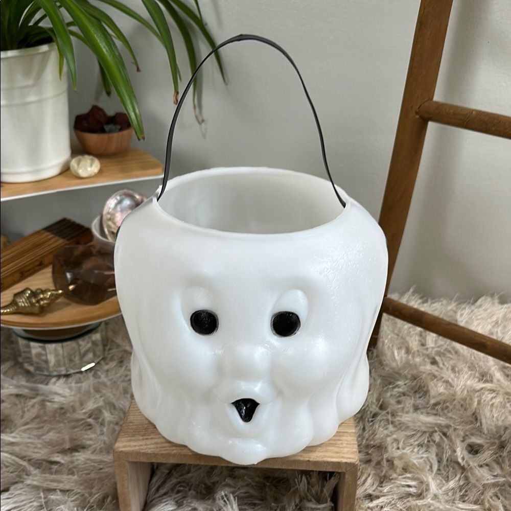 Vintage Ghost‎ Blow Mold White Ghost
Candy Pail Halloween Bucket Decor